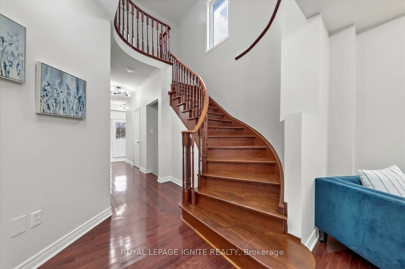 163, Seasons, Rouge E11, Toronto