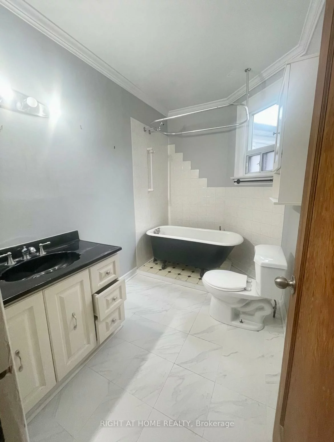 34, Woodington, Danforth, Toronto