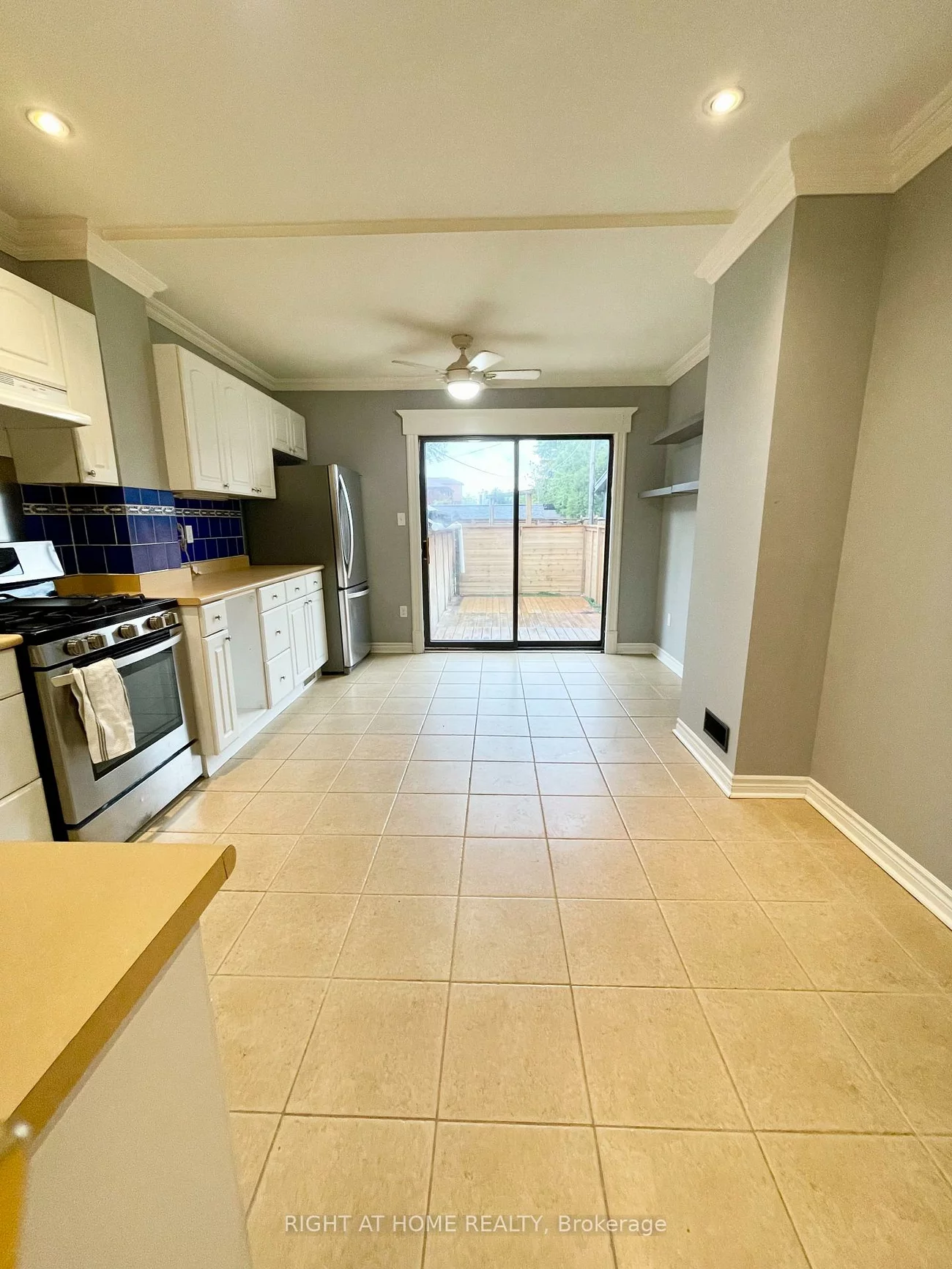 34, Woodington, Danforth, Toronto