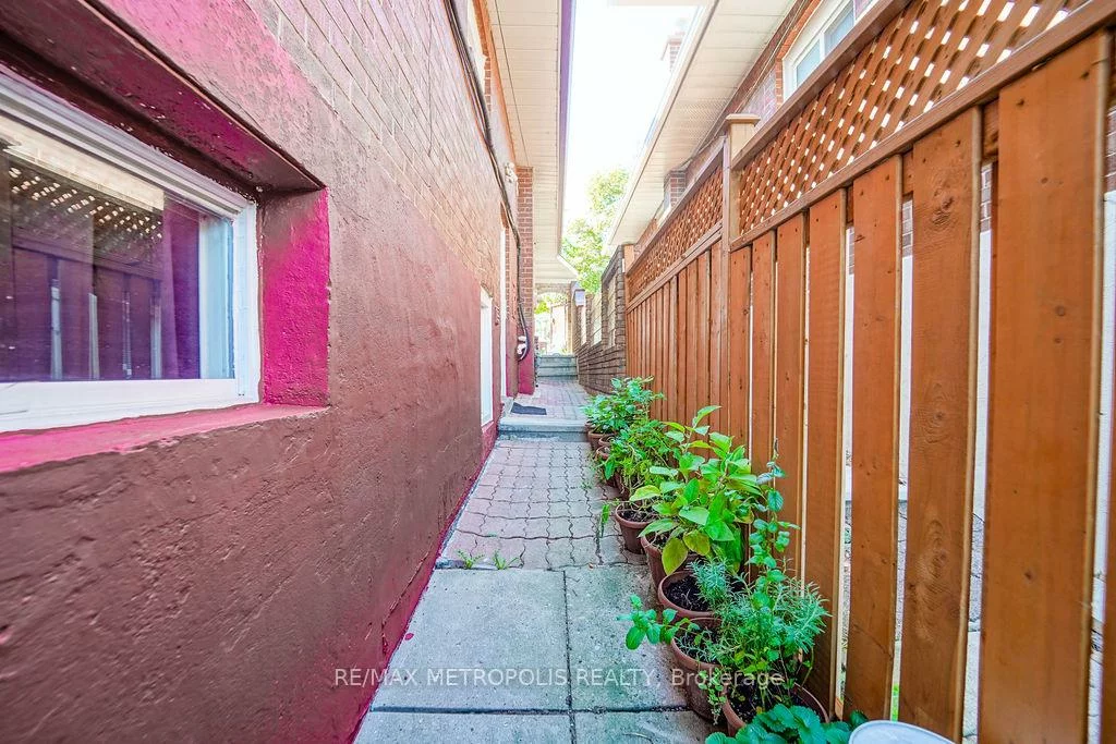 575, Bellamy, Woburn, Toronto