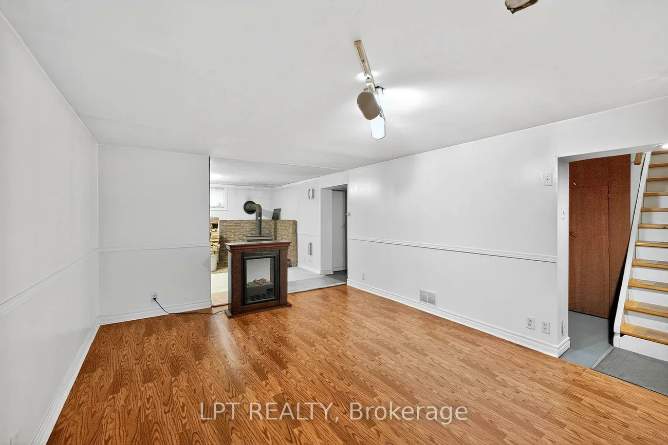 21, Knowlton, Scarborough Village, Toronto