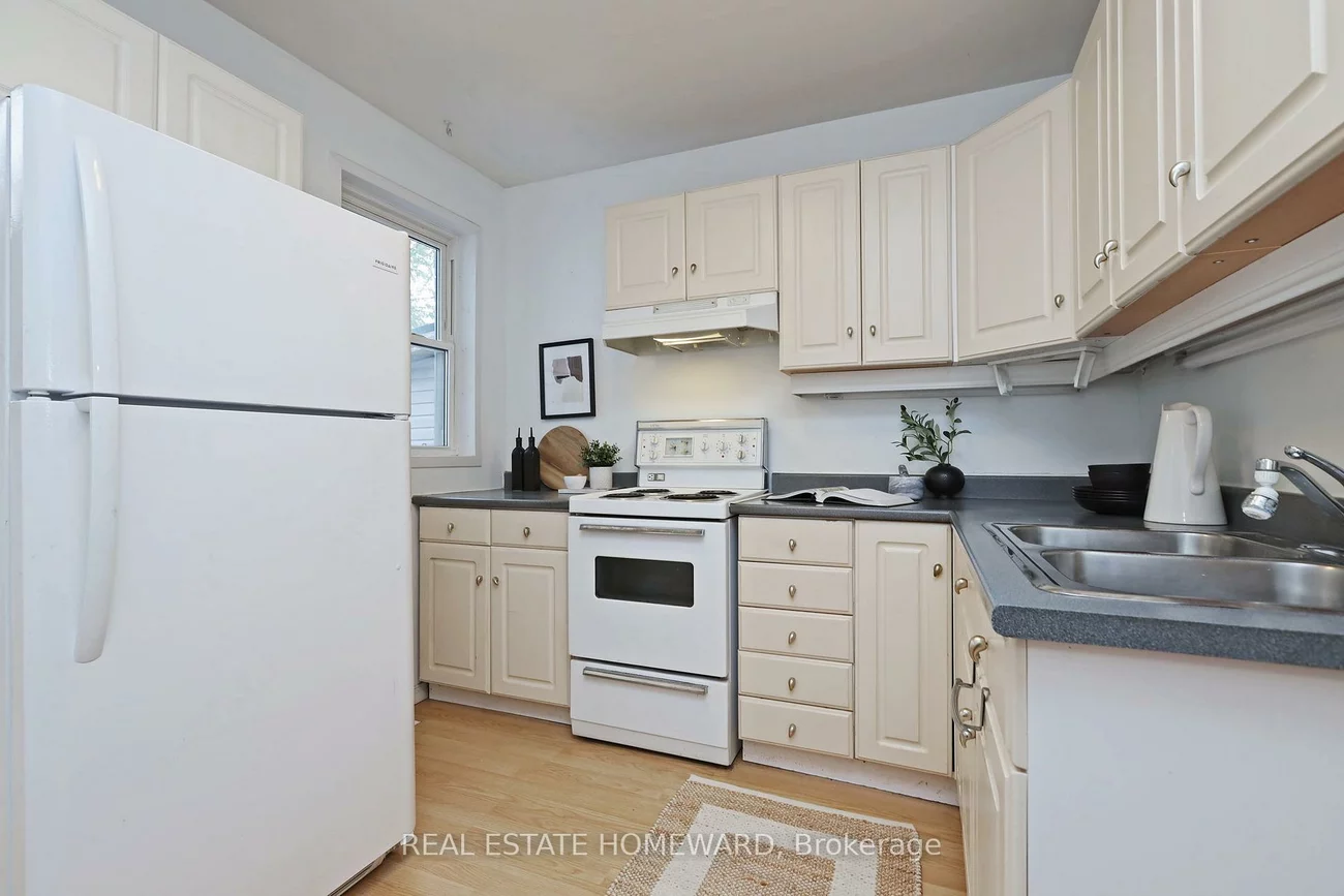 281, Queensdale, Danforth Village-East York, Toronto