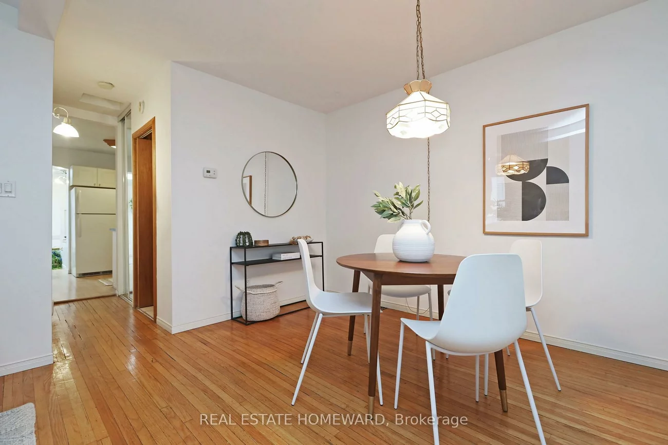 281, Queensdale, Danforth Village-East York, Toronto