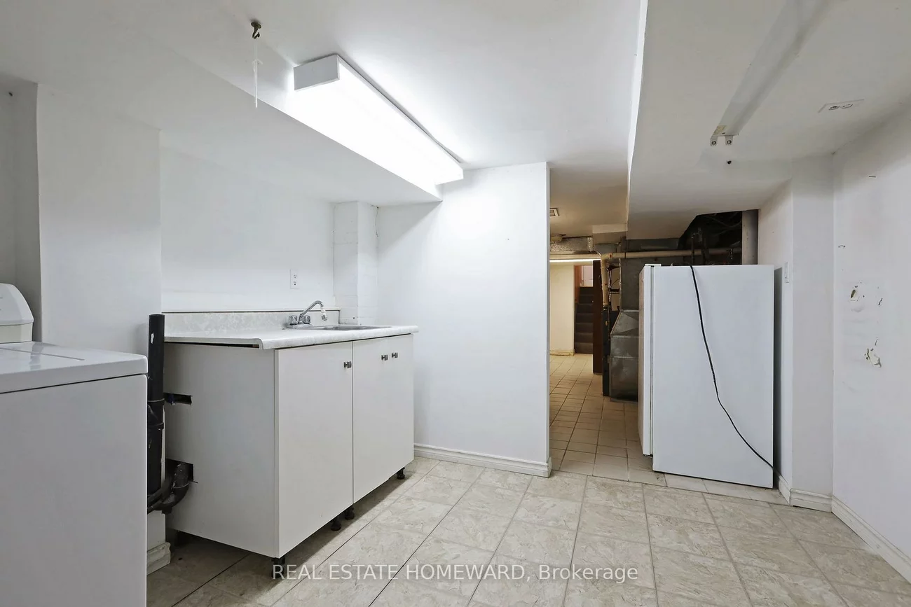 281, Queensdale, Danforth Village-East York, Toronto