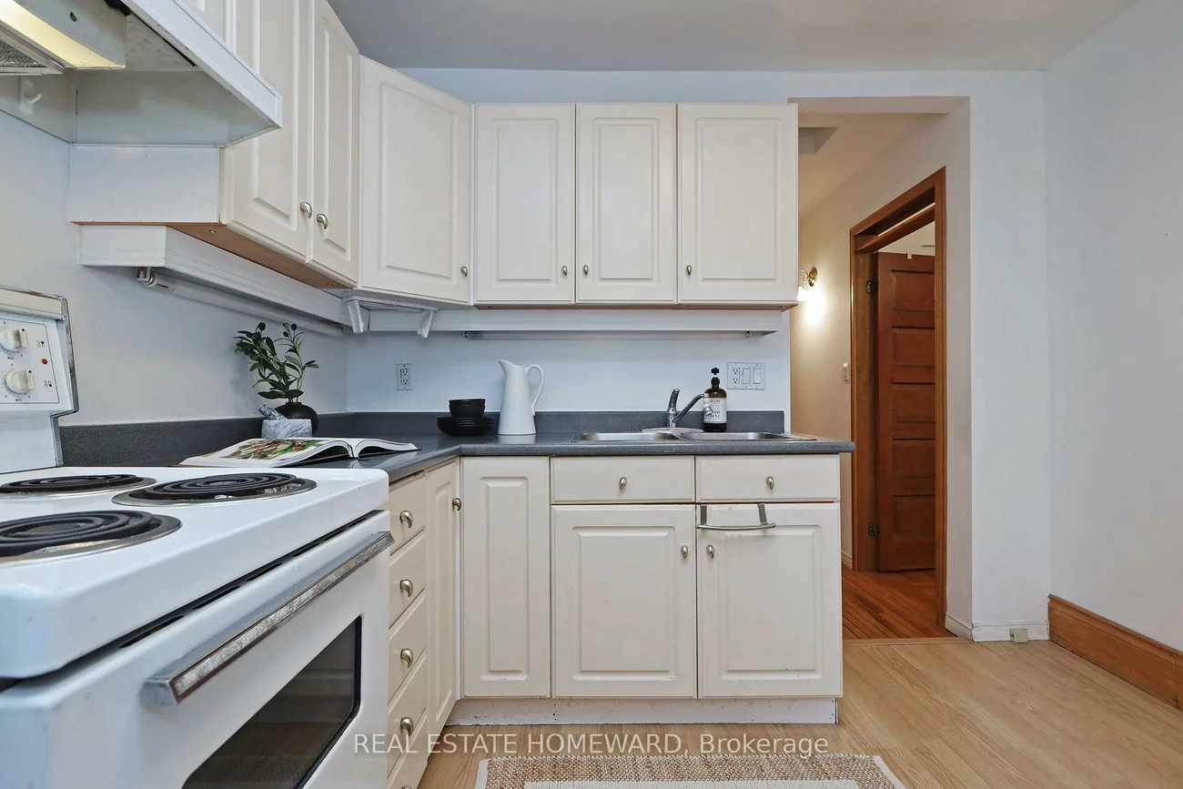 281, Queensdale, Danforth Village-East York, Toronto