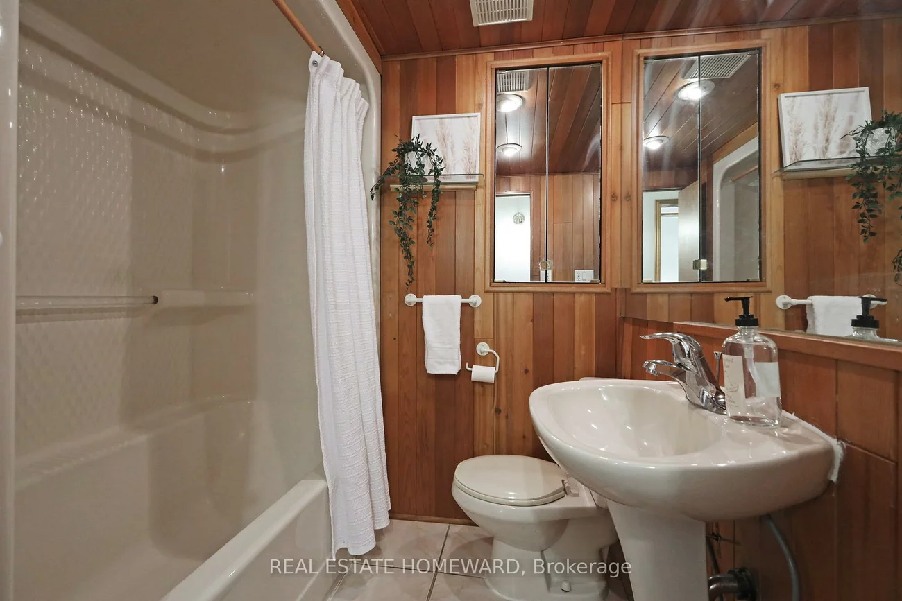 281, Queensdale, Danforth Village-East York, Toronto