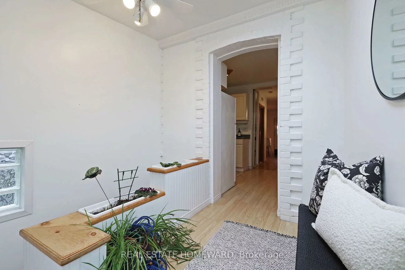 281, Queensdale, Danforth Village-East York, Toronto