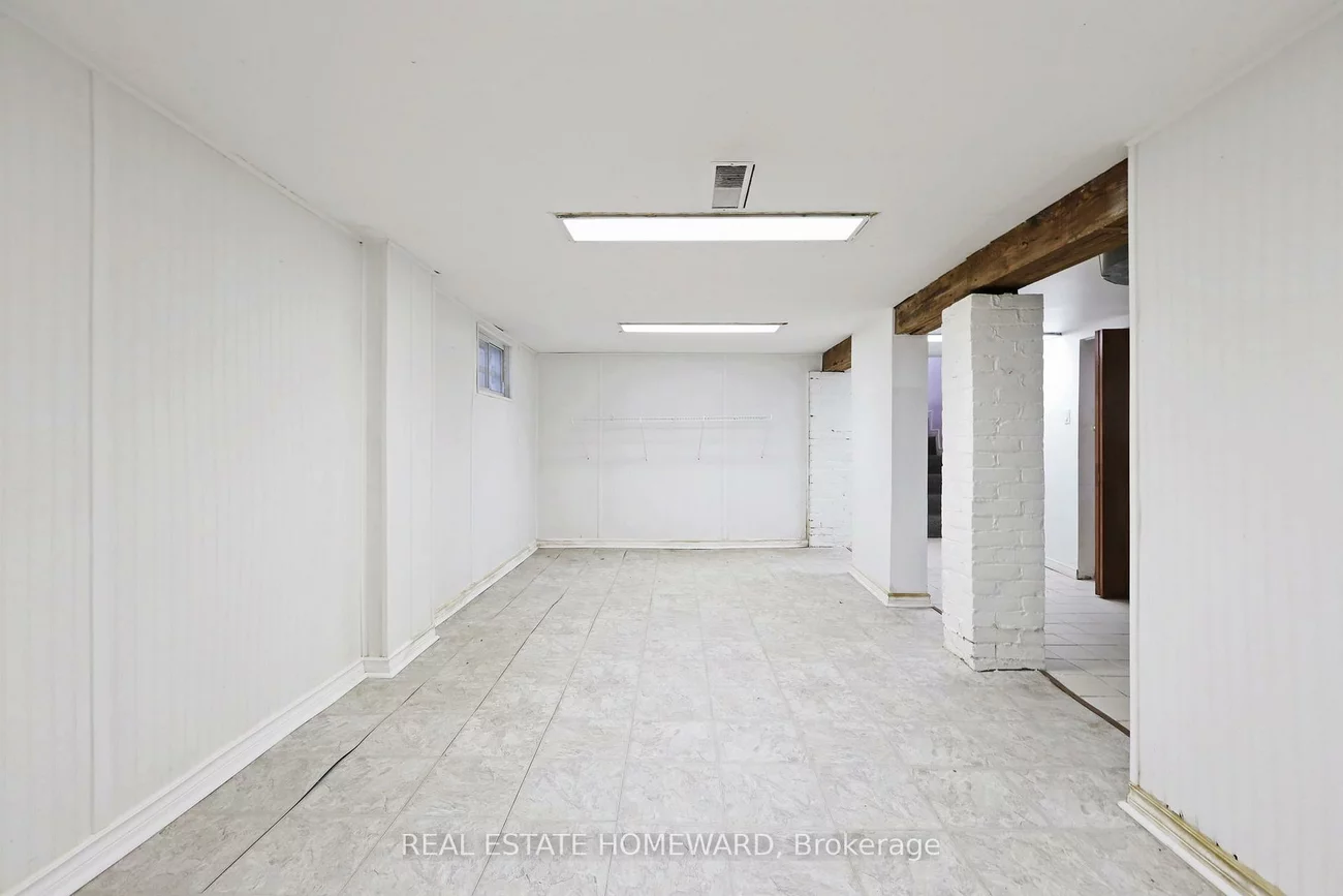 281, Queensdale, Danforth Village-East York, Toronto