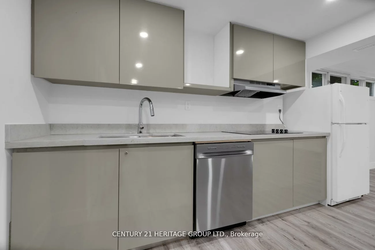 43, Howell, Malvern, Toronto