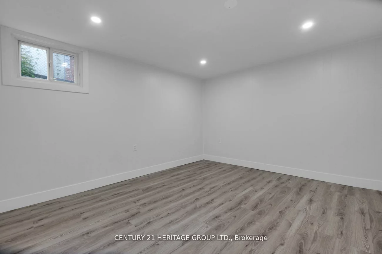 43, Howell, Malvern, Toronto