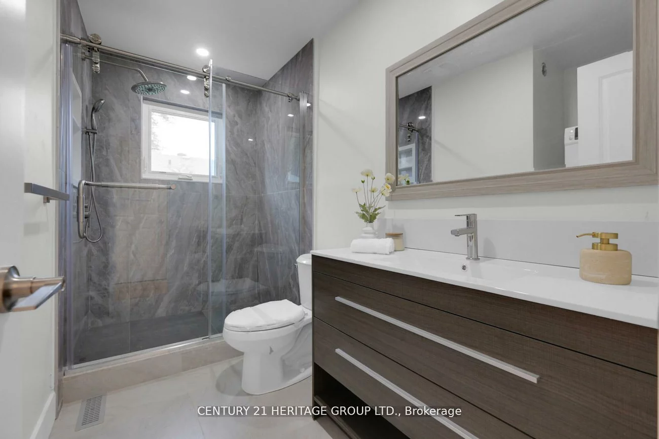 43, Howell, Malvern, Toronto