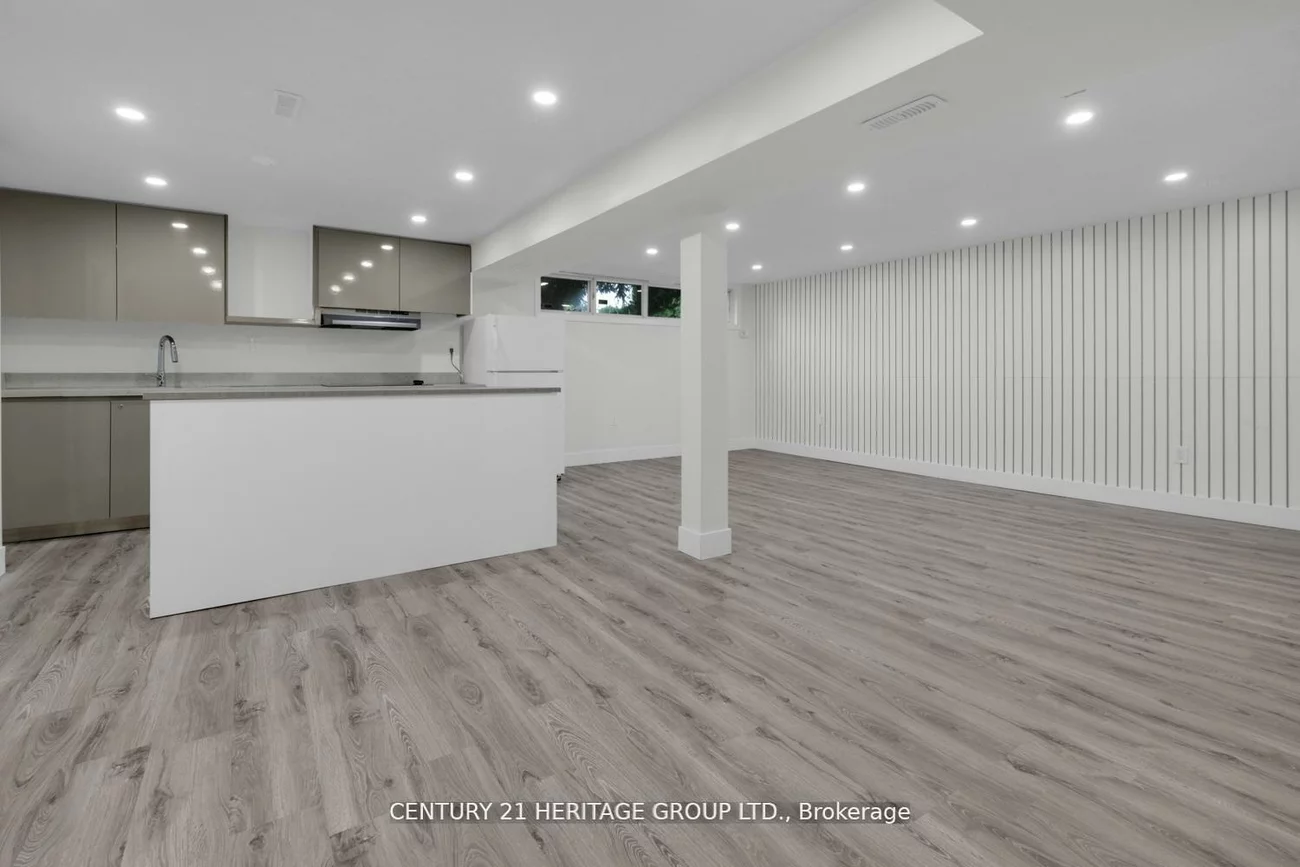 43, Howell, Malvern, Toronto