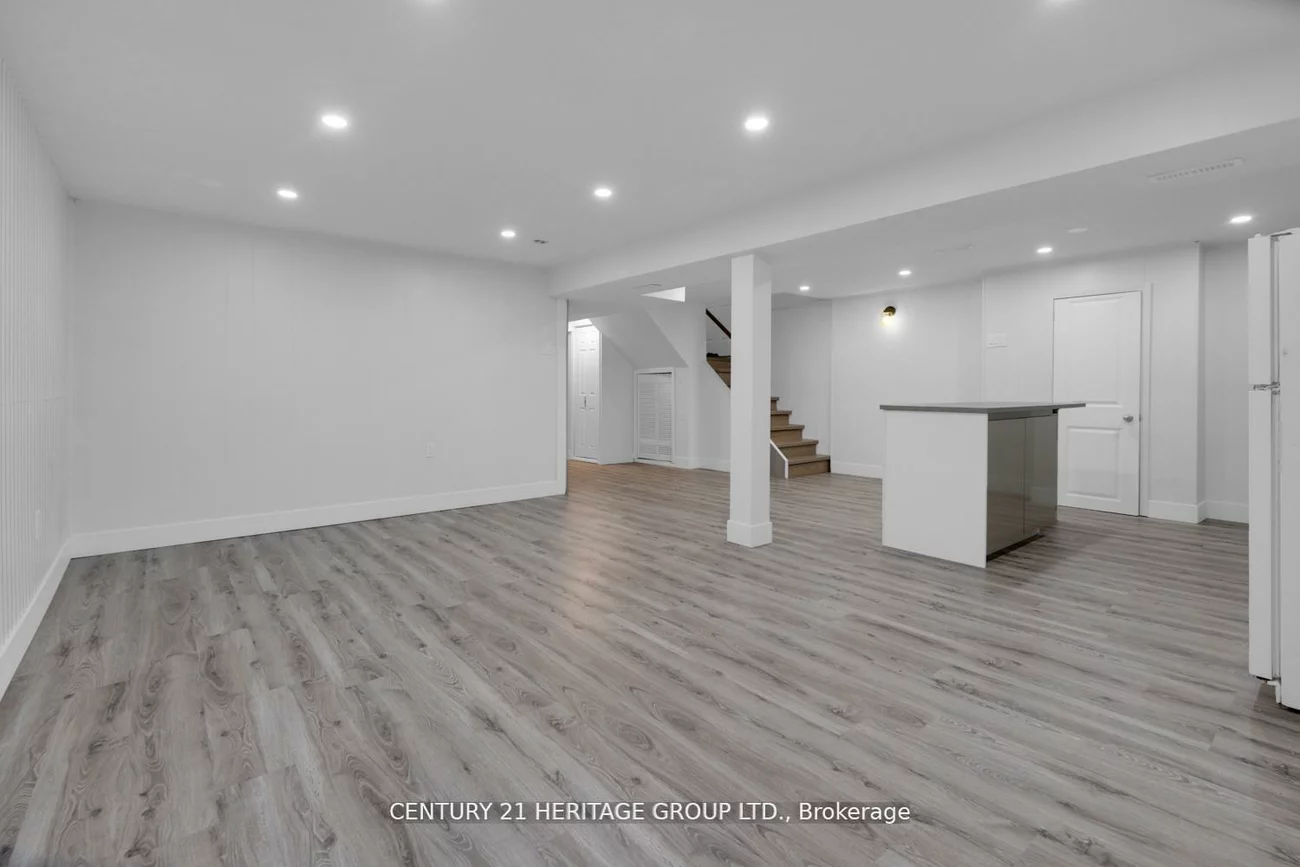 43, Howell, Malvern, Toronto