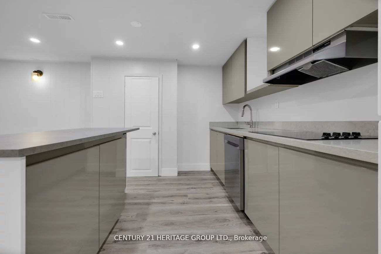 43, Howell, Malvern, Toronto