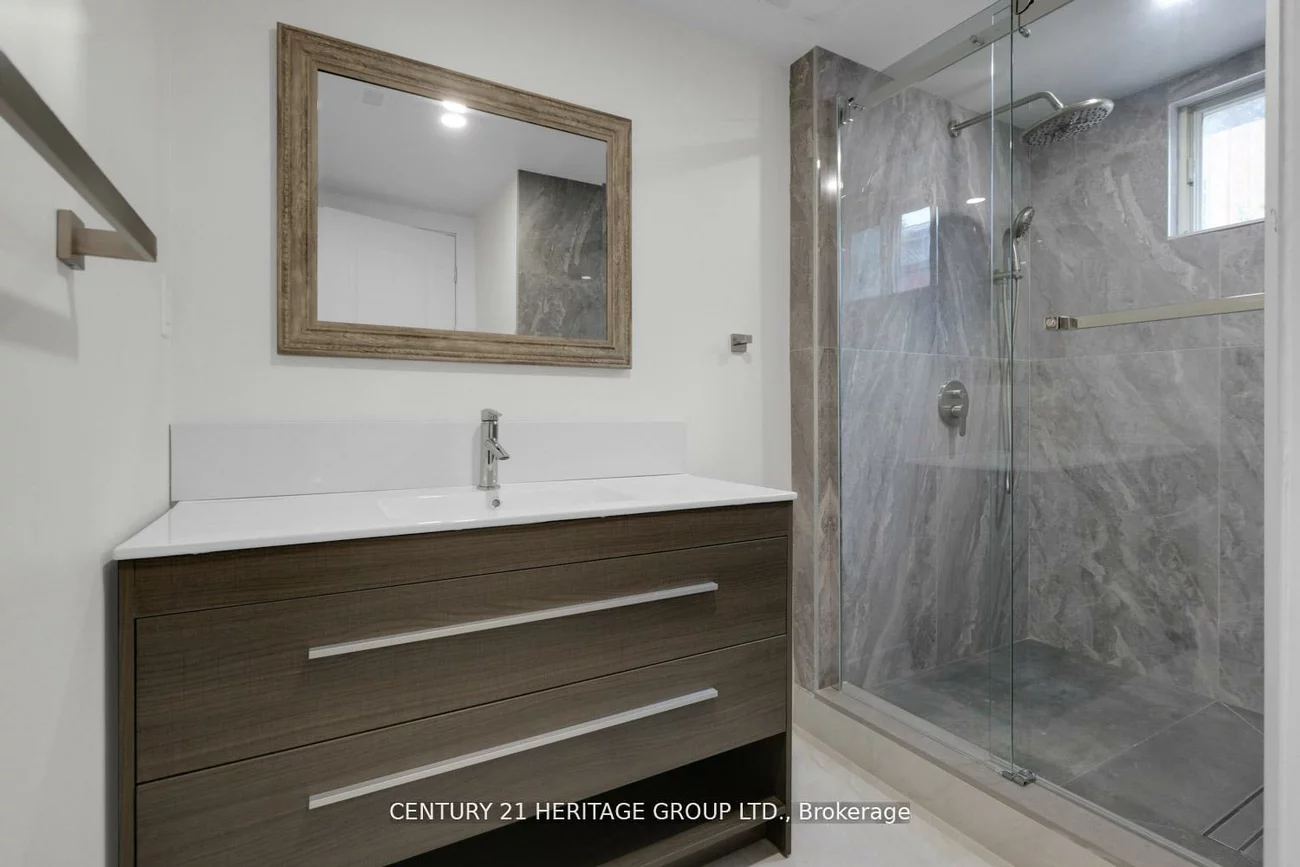 43, Howell, Malvern, Toronto