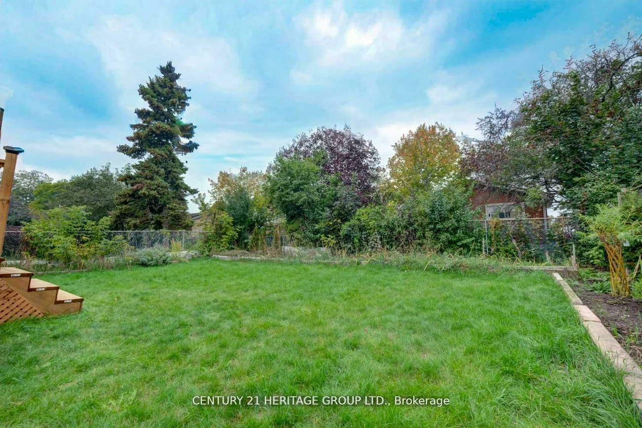 43, Howell, Malvern, Toronto