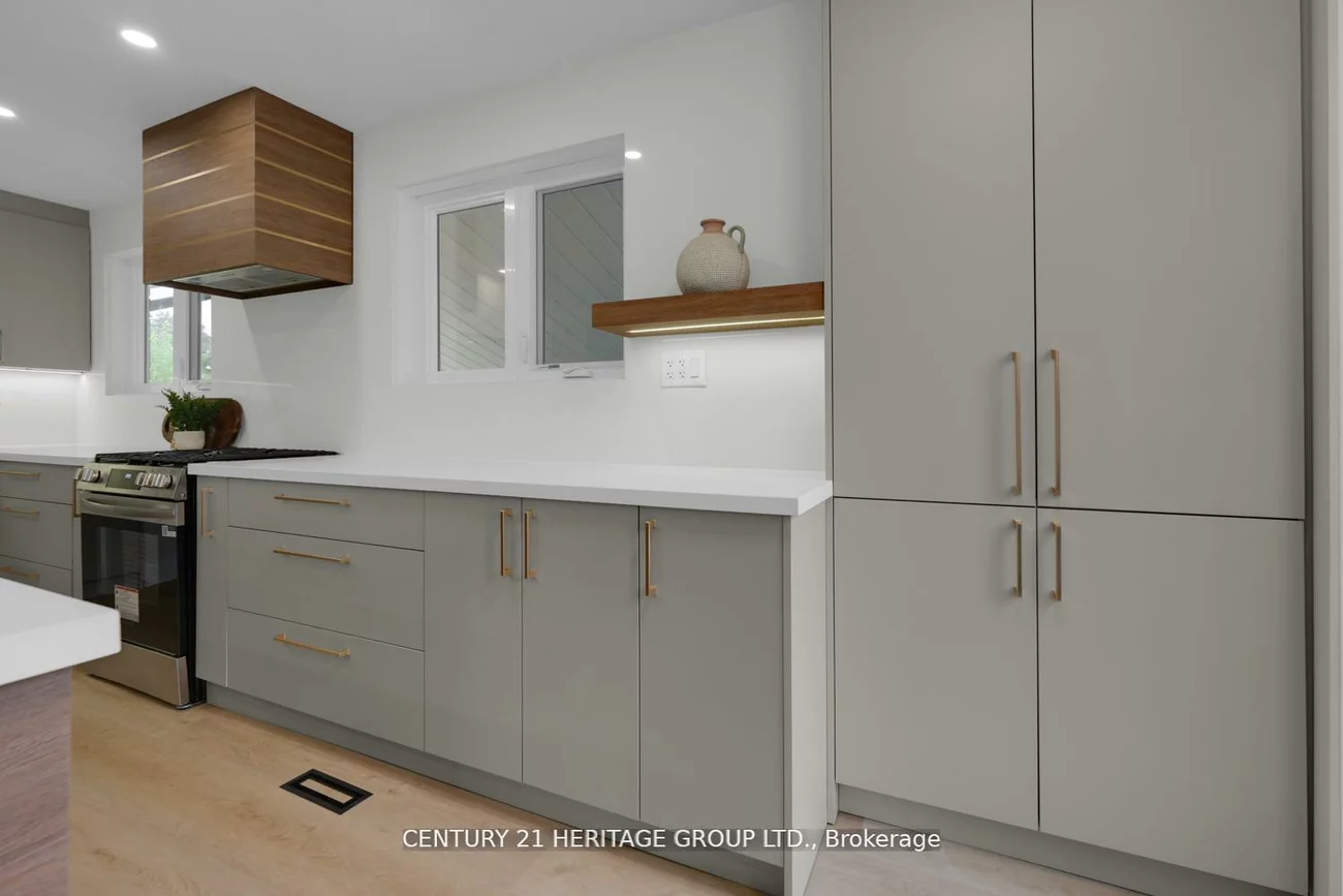 43, Howell, Malvern, Toronto