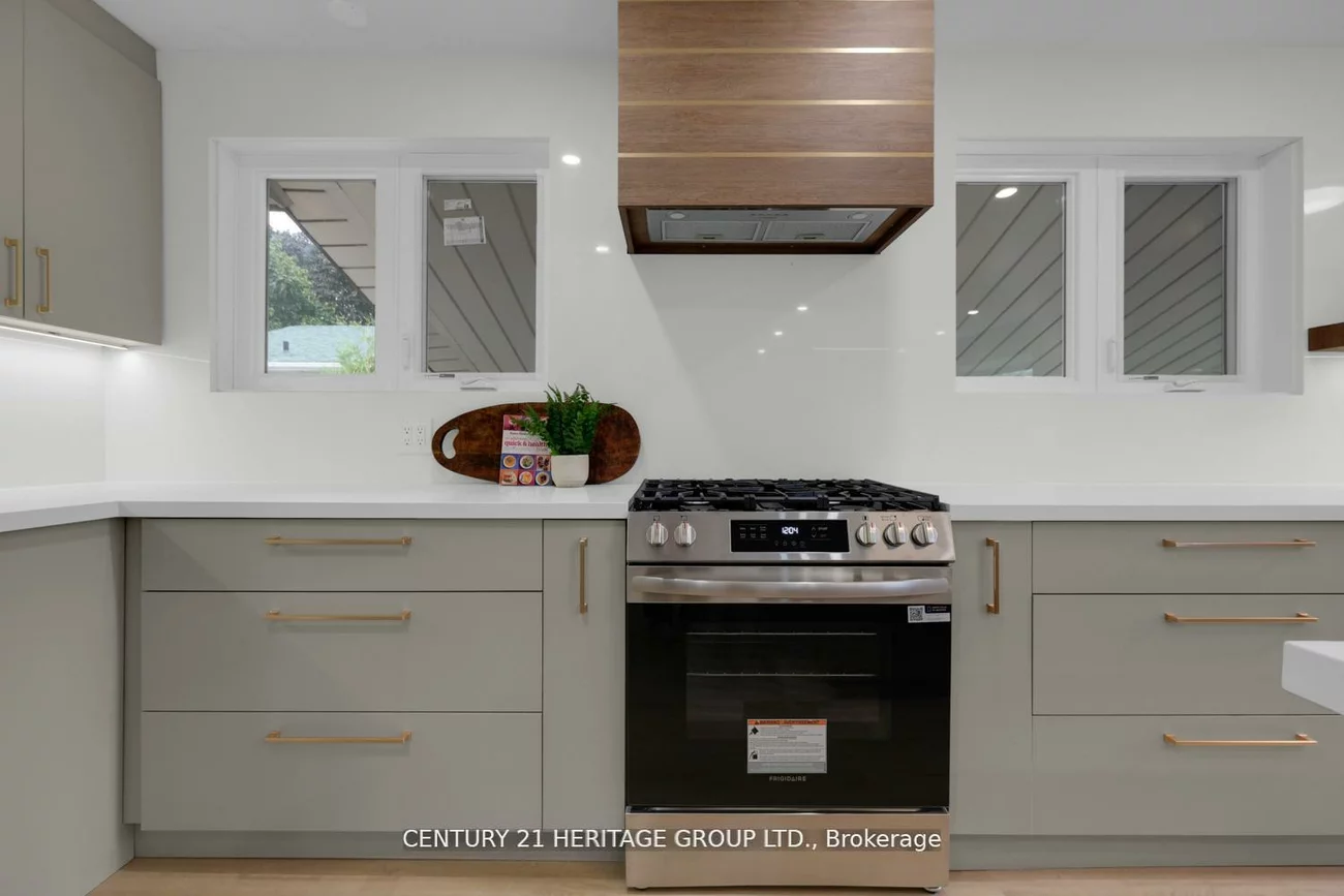 43, Howell, Malvern, Toronto