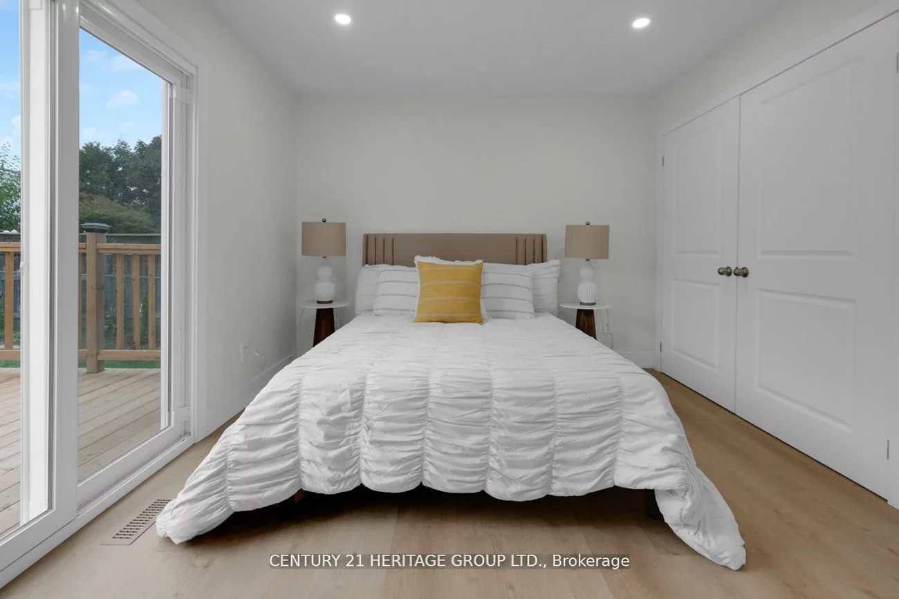 43, Howell, Malvern, Toronto