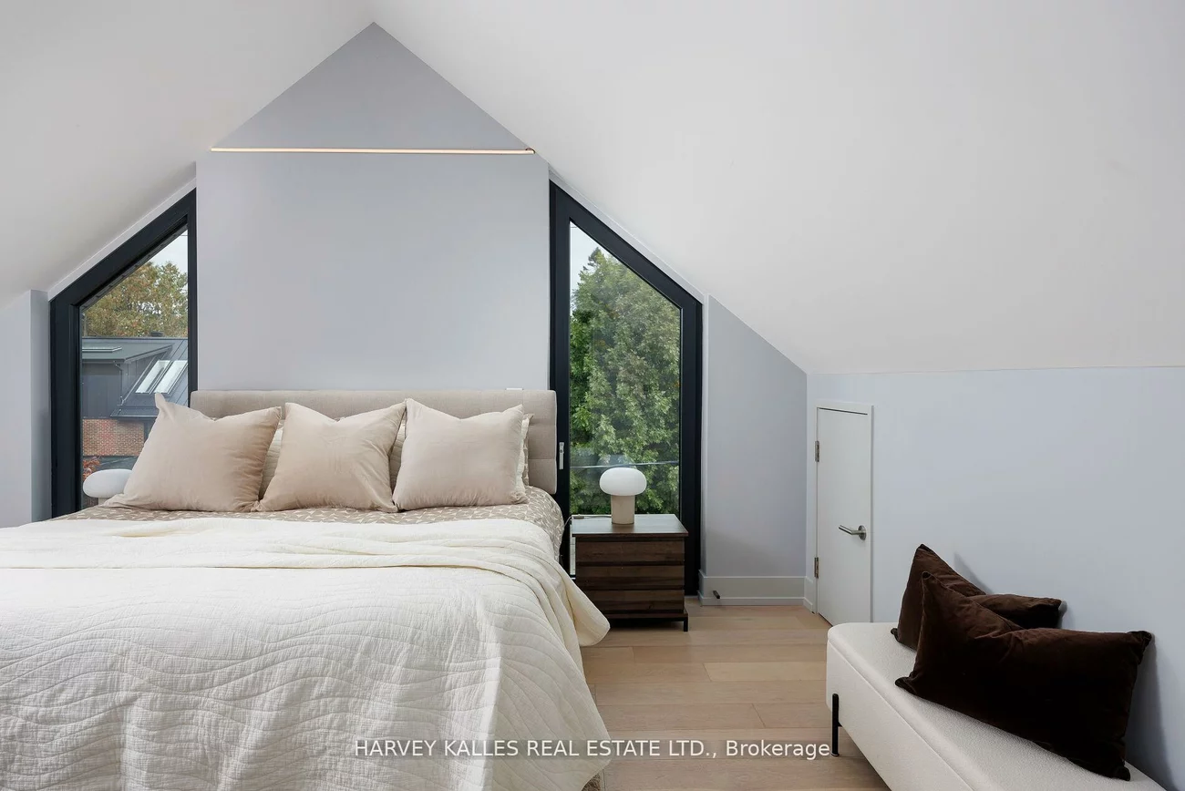 60, Hiltz, South Riverdale, Toronto