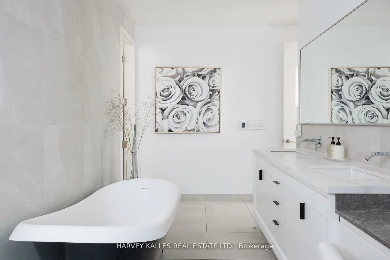 60, Hiltz, South Riverdale, Toronto