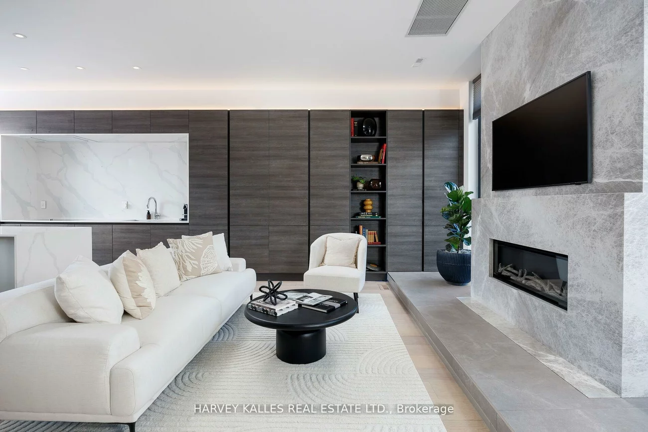 60, Hiltz, South Riverdale, Toronto