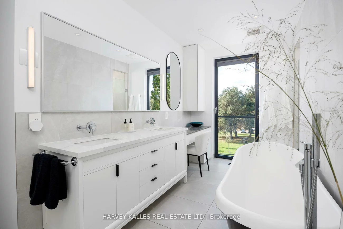 60, Hiltz, South Riverdale, Toronto