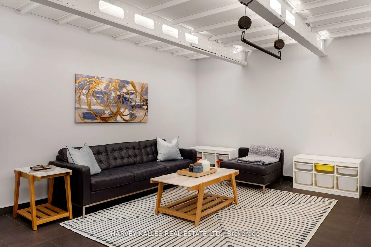 60, Hiltz, South Riverdale, Toronto