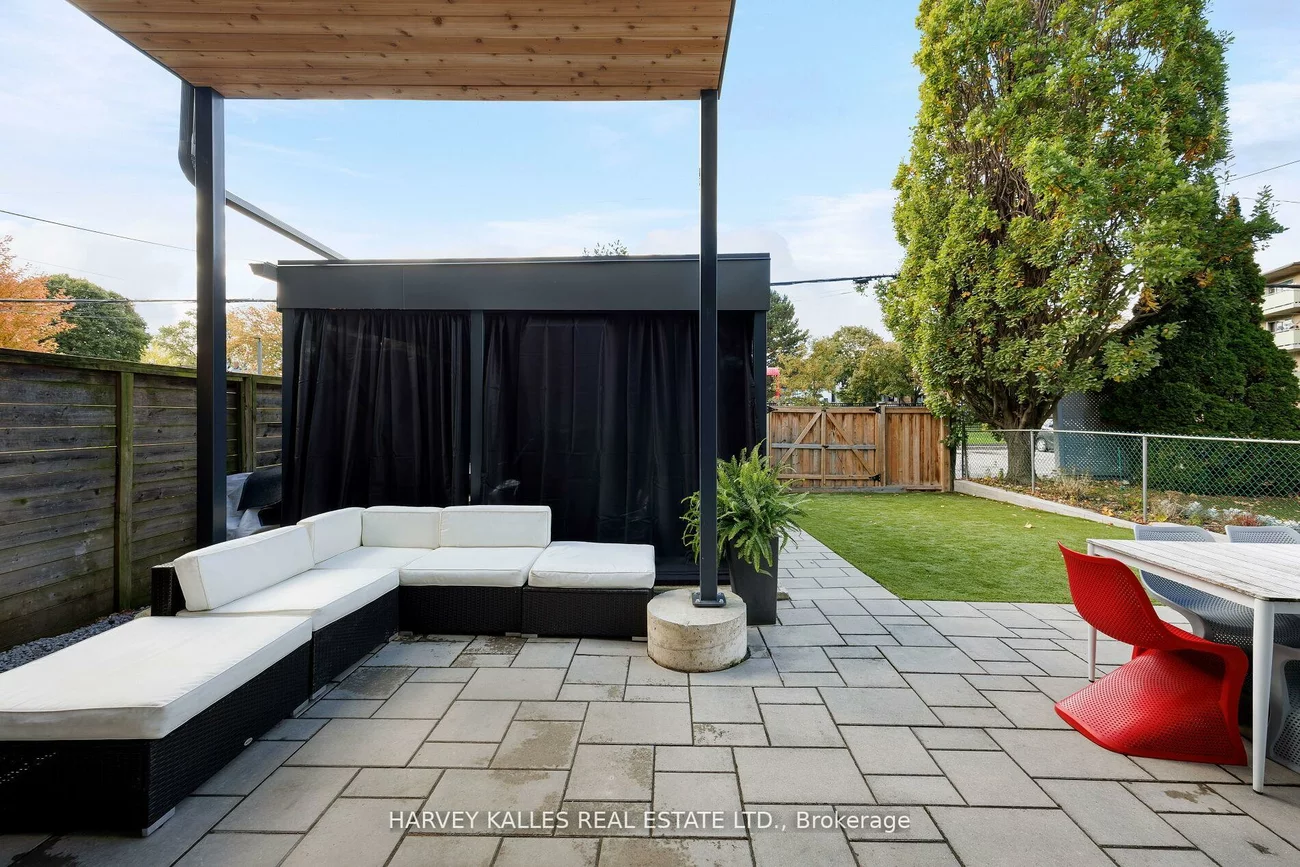 60, Hiltz, South Riverdale, Toronto