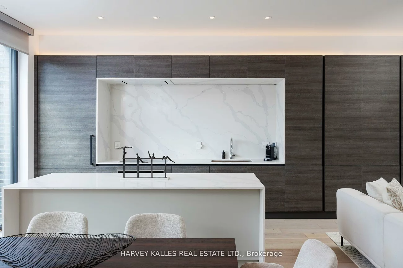 60, Hiltz, South Riverdale, Toronto