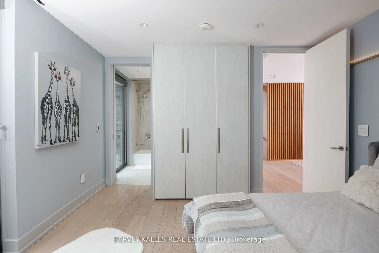 60, Hiltz, South Riverdale, Toronto