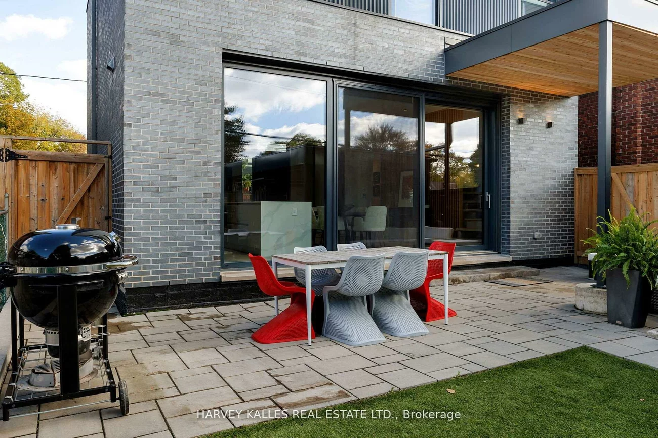 60, Hiltz, South Riverdale, Toronto