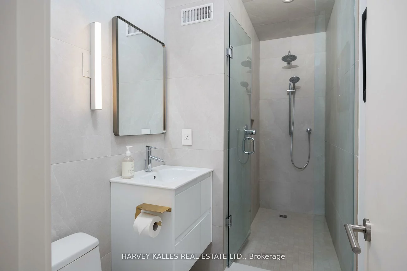 60, Hiltz, South Riverdale, Toronto