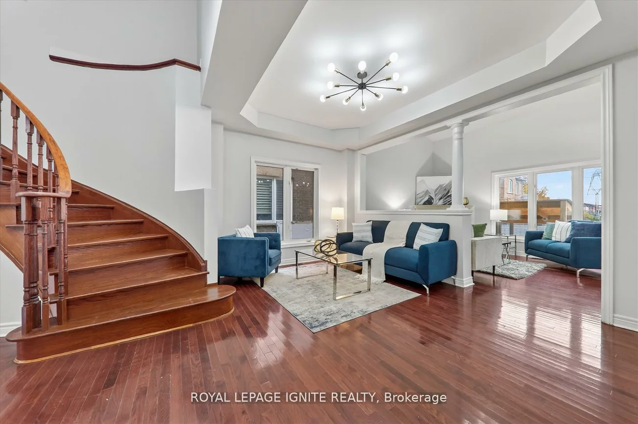 163, Seasons, Rouge E11, Toronto