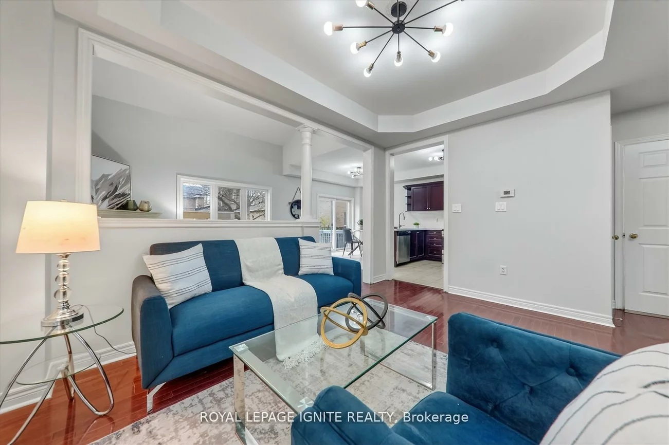 163, Seasons, Rouge E11, Toronto