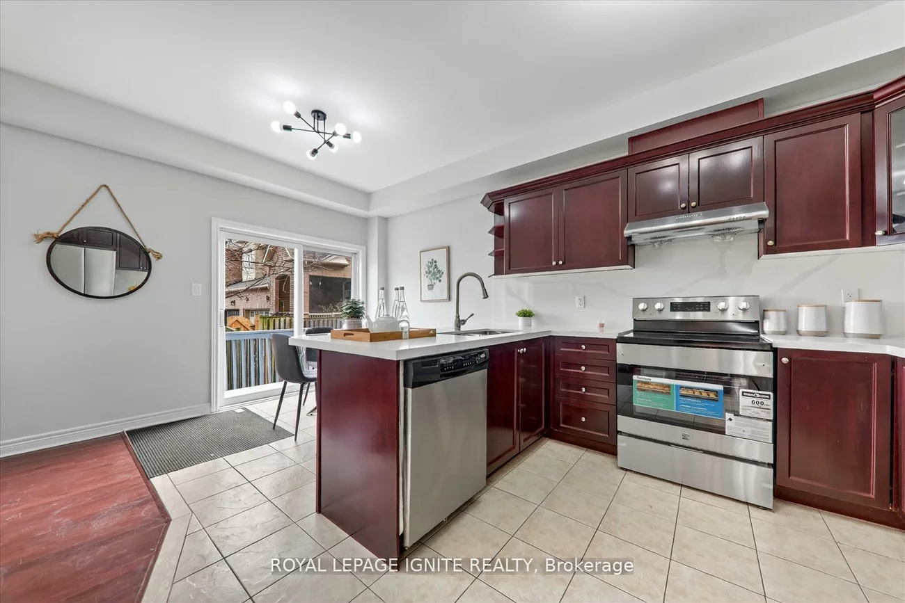 163, Seasons, Rouge E11, Toronto