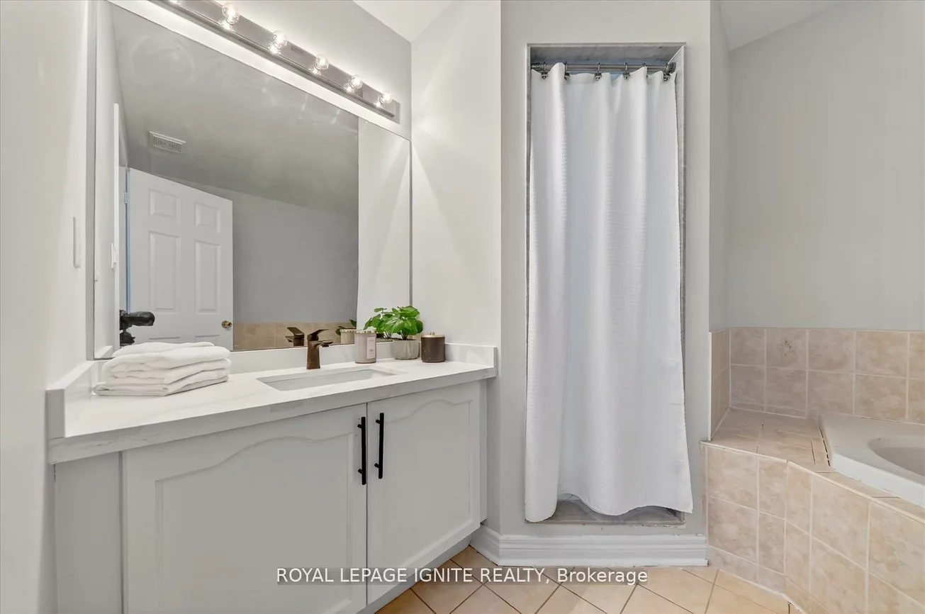 163, Seasons, Rouge E11, Toronto