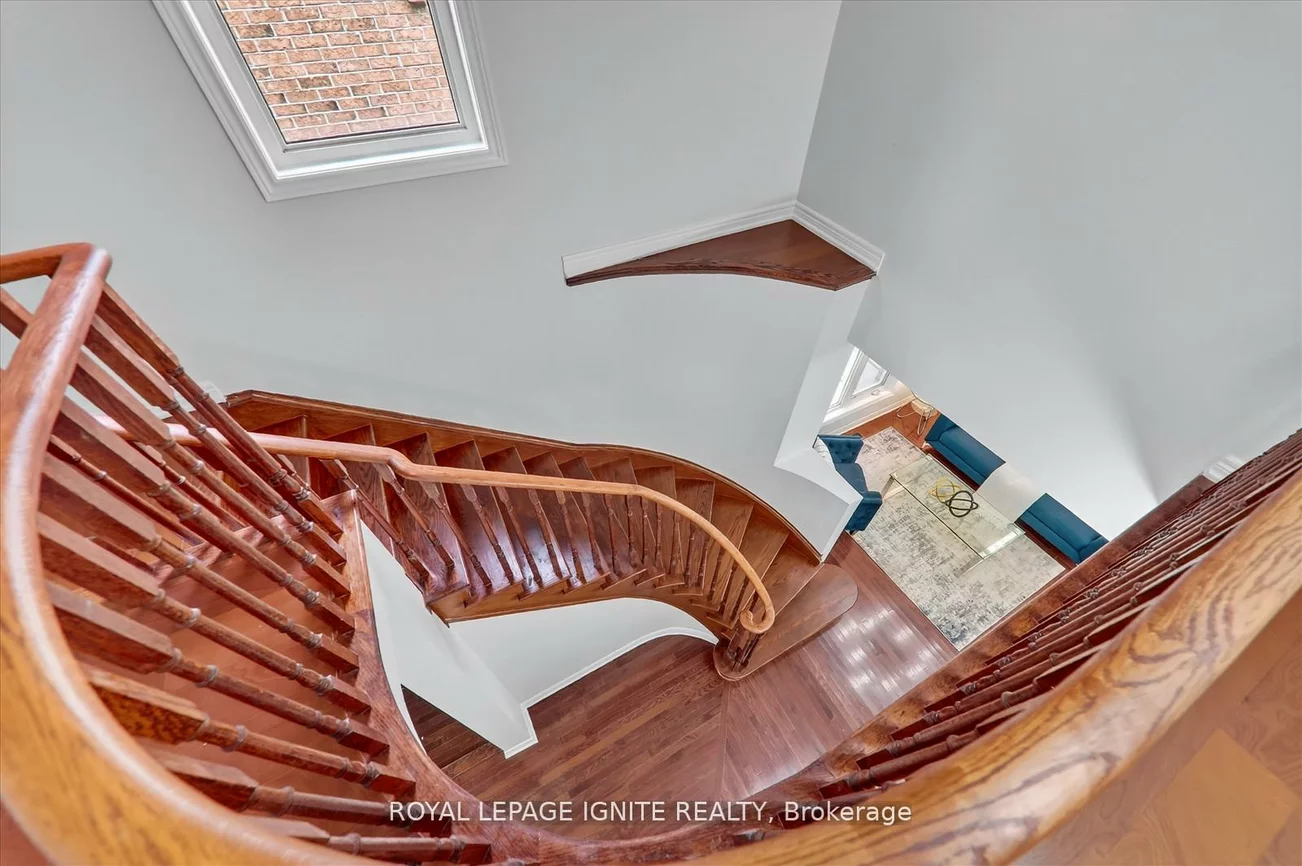 163, Seasons, Rouge E11, Toronto