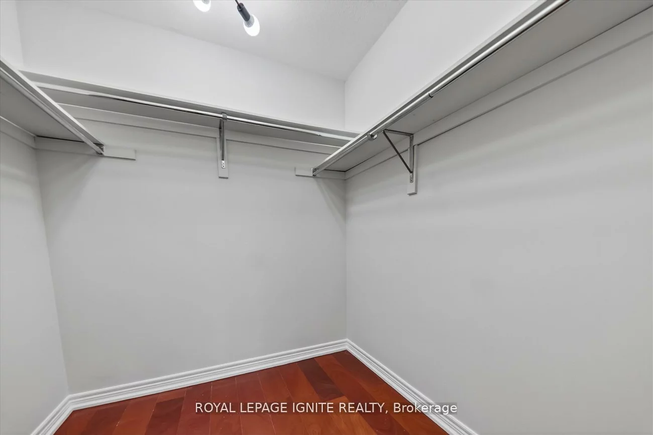 163, Seasons, Rouge E11, Toronto