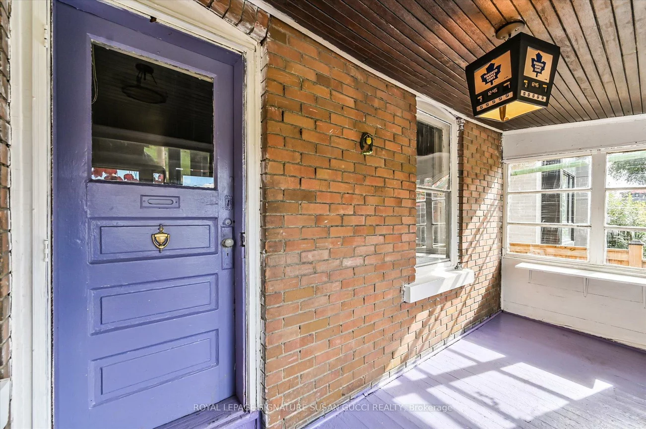 9, Everett, Woodbine-Lumsden, Toronto