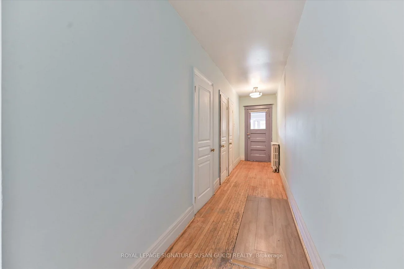 9, Everett, Woodbine-Lumsden, Toronto