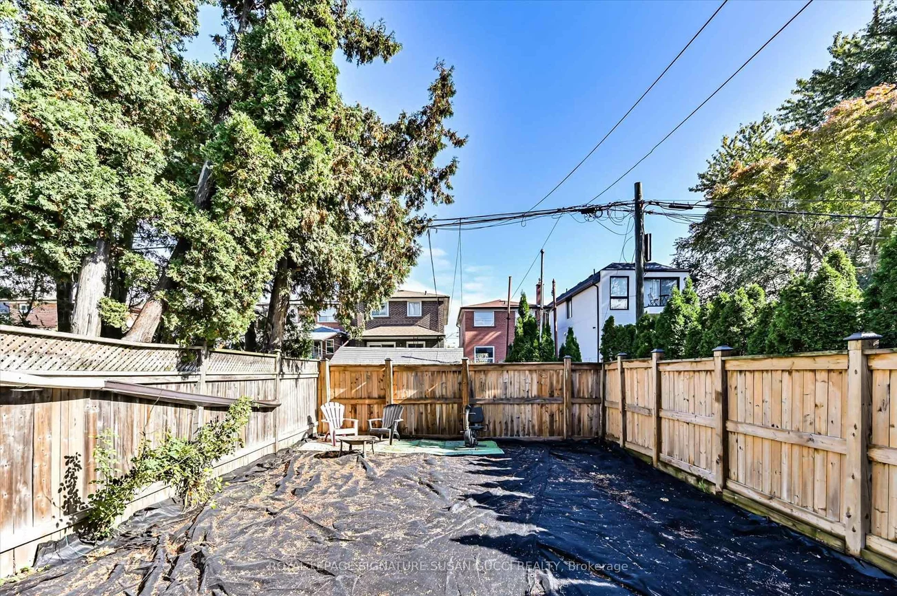 9, Everett, Woodbine-Lumsden, Toronto