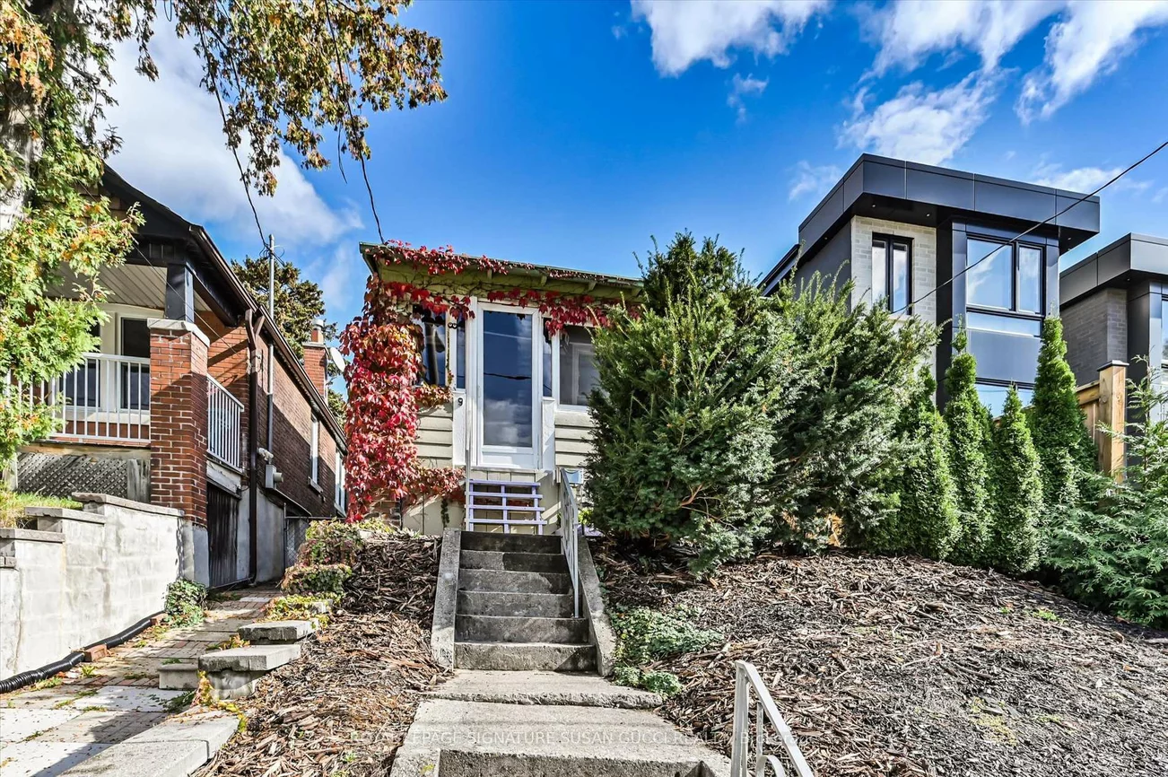 9, Everett, Woodbine-Lumsden, Toronto