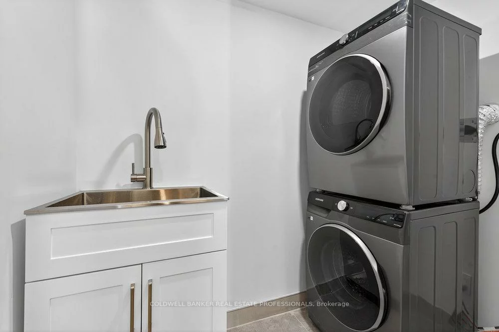 223, Queensdale, Danforth Village-East York, Toronto