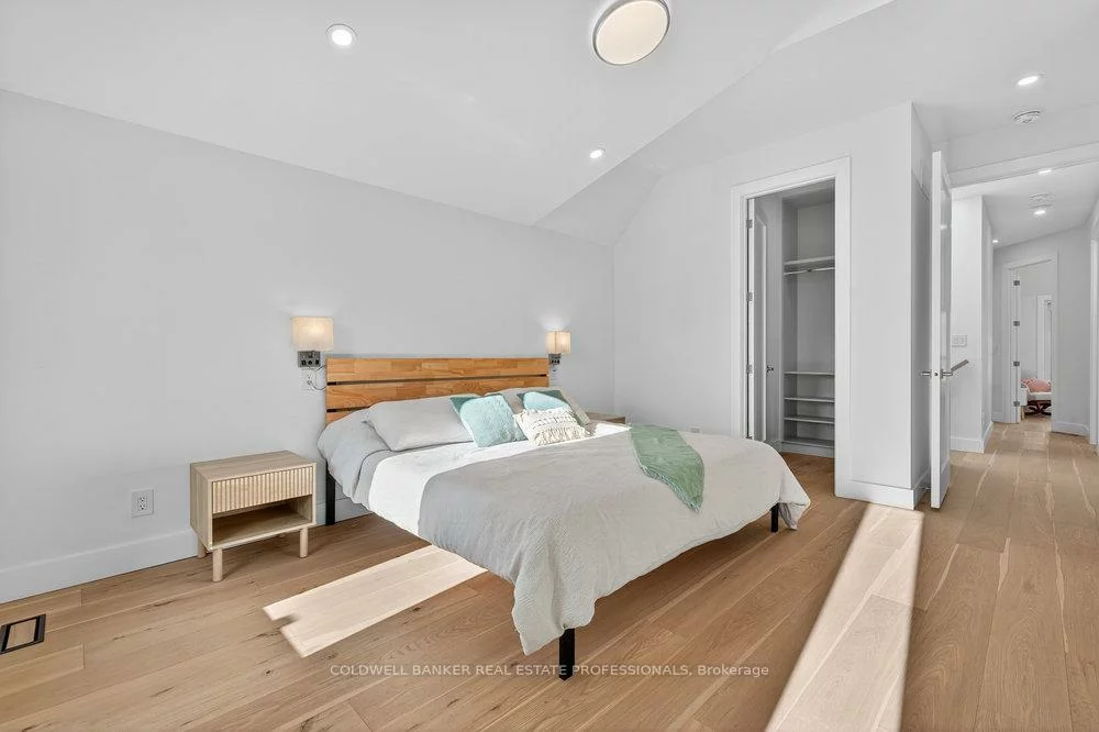 223, Queensdale, Danforth Village-East York, Toronto