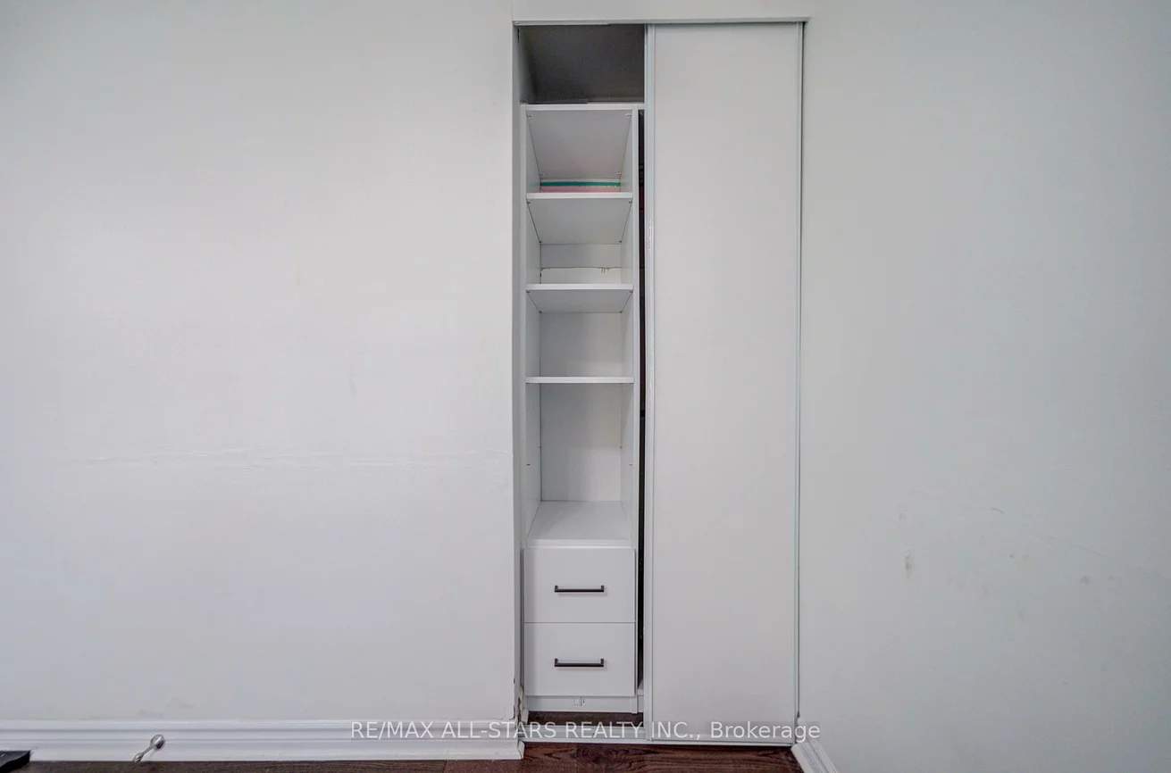 50, Mooregate, Ionview, Toronto