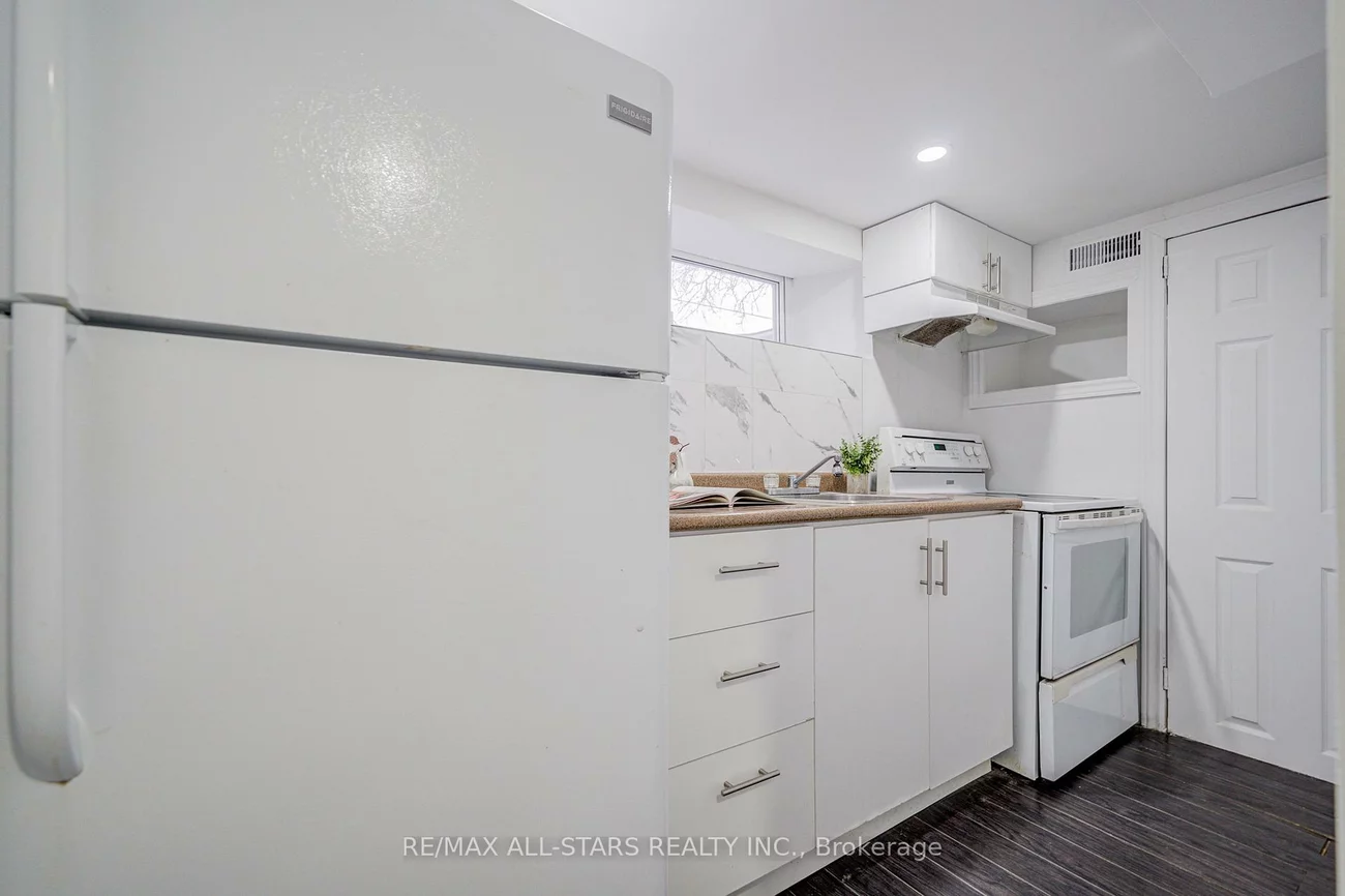 50, Mooregate, Ionview, Toronto