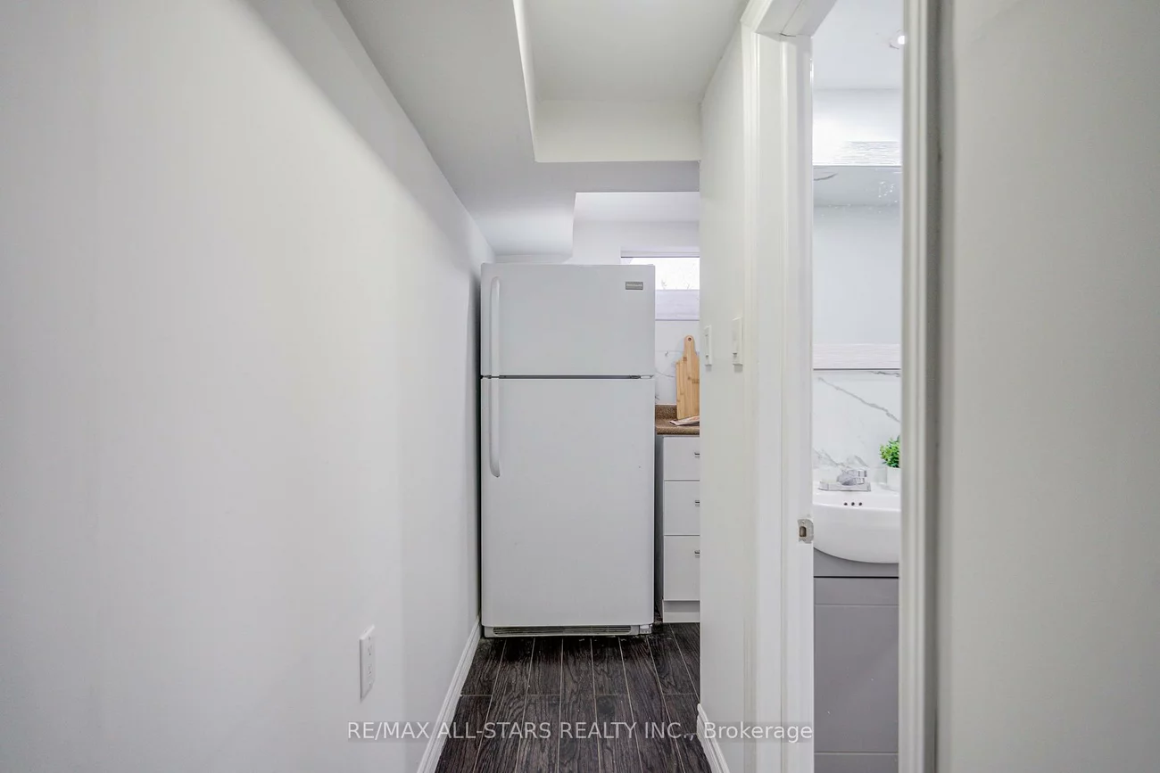 50, Mooregate, Ionview, Toronto