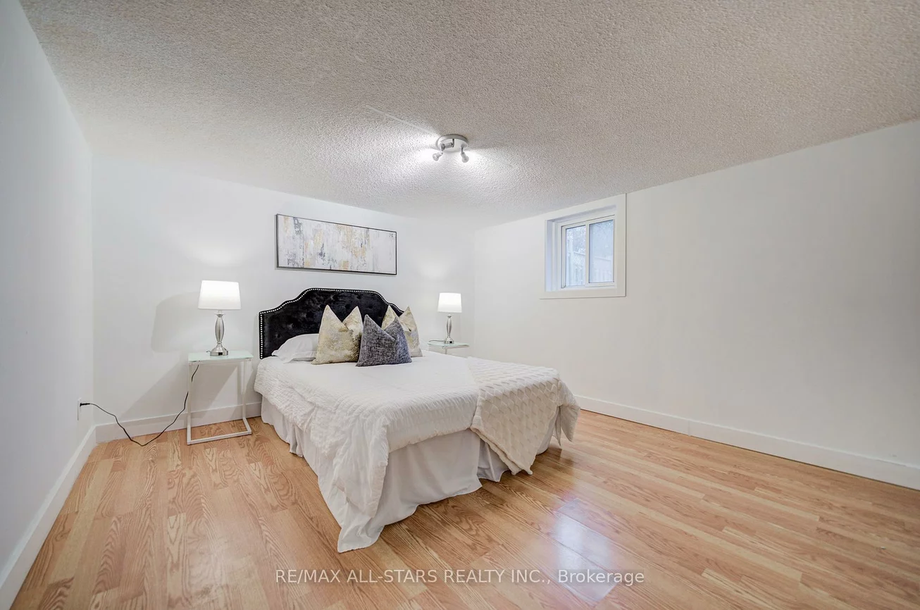 50, Mooregate, Ionview, Toronto