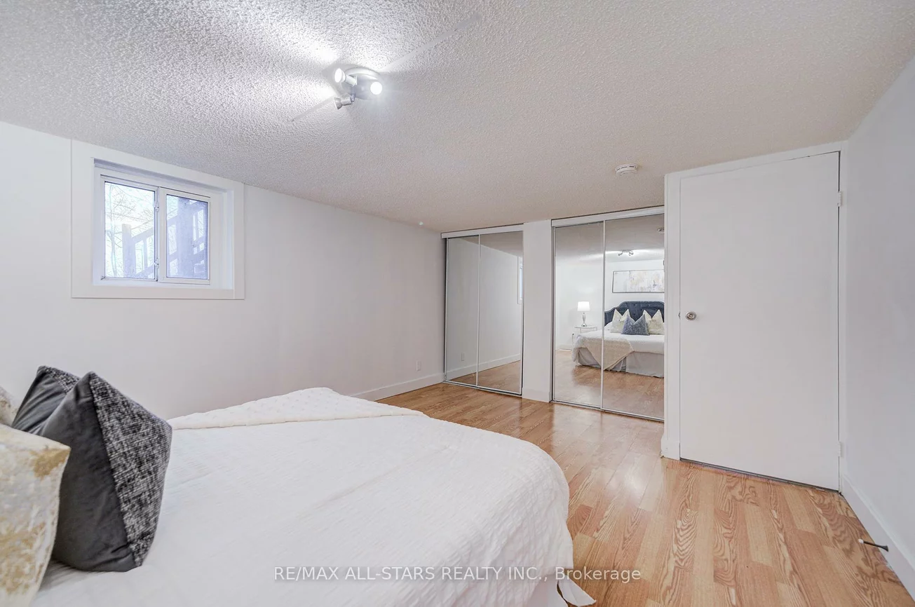 50, Mooregate, Ionview, Toronto